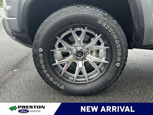Used 2024 GMC Canyon Denali AWD/4WD image 2