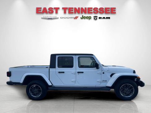 Used 2023 Jeep Gladiator Overland w/ Cold Weather Group AWD/4WD image 2
