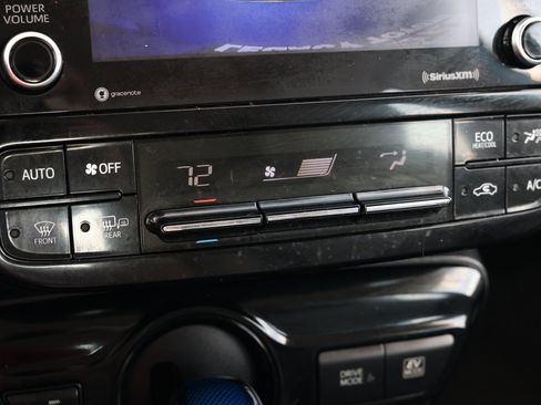 Used 2022 Toyota Prius L Eco image 20