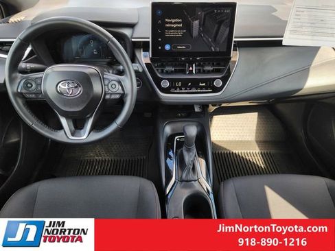 Used 2025 Toyota Corolla SE w/ SE Premium Package FWD image 26
