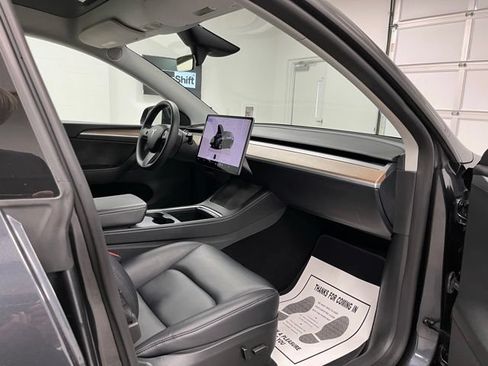 Used 2024 Tesla Model Y 2WD image 54