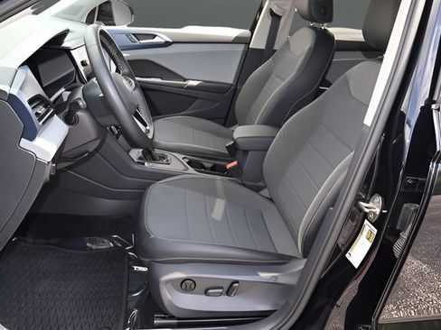 Certified 2022 Volkswagen Taos SE FWD image 13