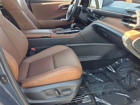 Used 2025 Toyota Crown Signia Limited image 22