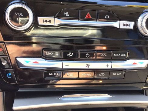 Certified 2022 Ford Explorer Limited w/ Equipment Group 301A image 28