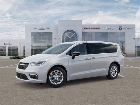 New 2026 Chrysler Pacifica Limited image 2