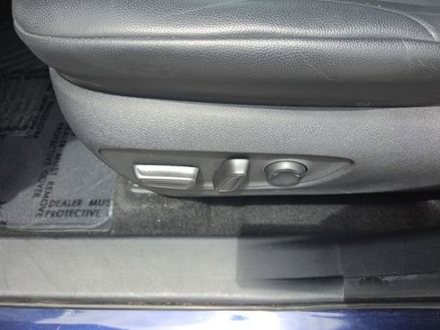 Used 2021 Toyota Highlander XLE AWD/4WD image 12