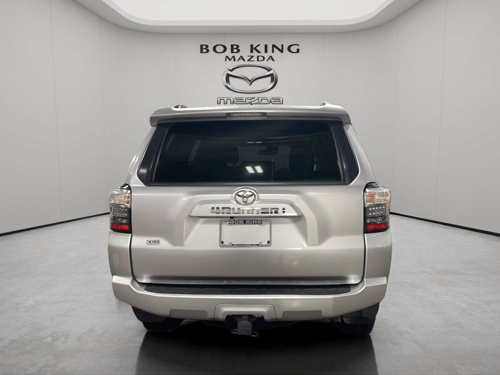 Used 2022 Toyota 4Runner SR5 AWD/4WD image 4