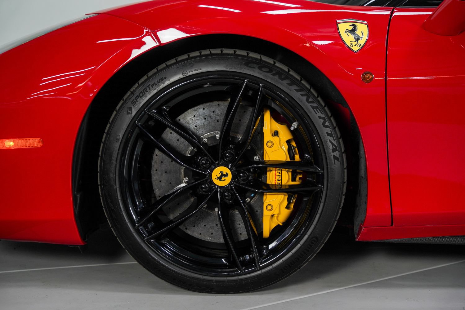 Used 2016 Ferrari 488 GTB RWD image 17