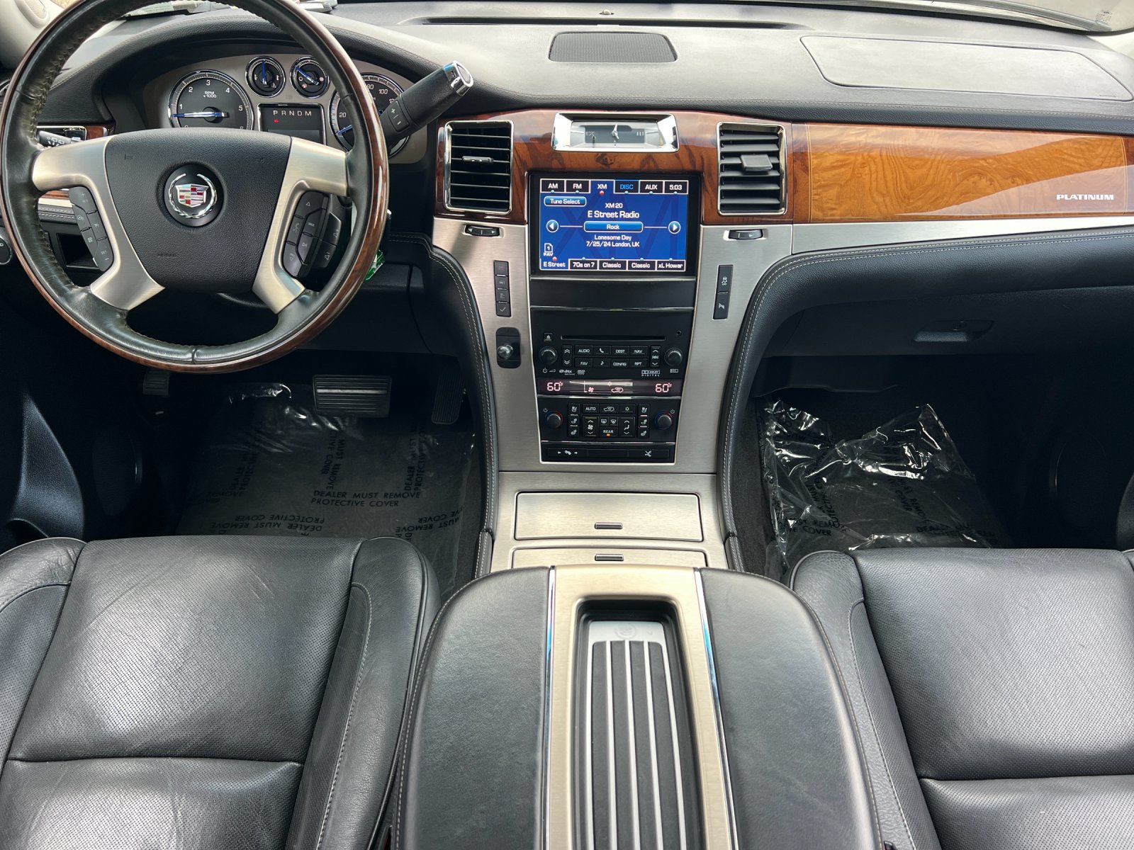 Used 2014 Cadillac Escalade Platinum AWD/4WD image 13