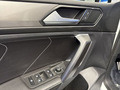Certified 2023 Volkswagen Tiguan SE w/ Panoramic Sunroof Package image 10
