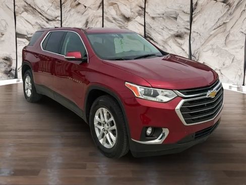 Used 2018 Chevrolet Traverse LT w/ LPO, Floor Liner Package AWD/4WD image 1