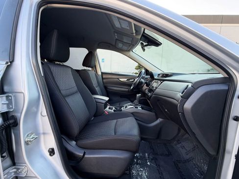 Used 2020 Nissan Rogue SV AWD/4WD image 10