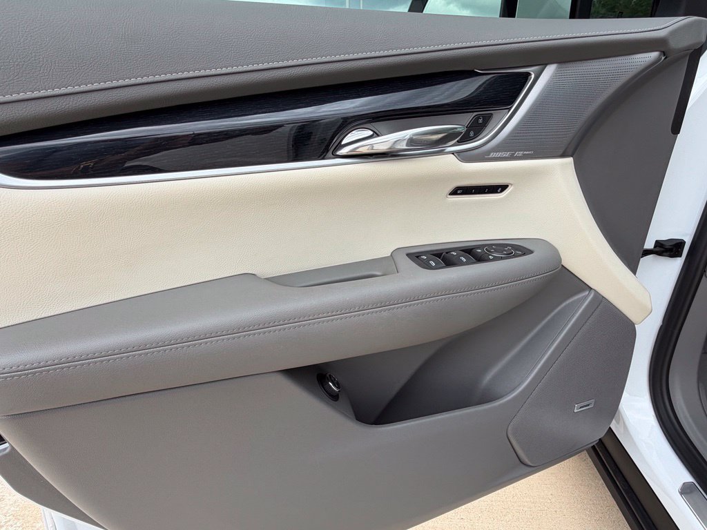 Used 2024 Cadillac XT6 Premium Luxury w/ Technology Package FWD image 13