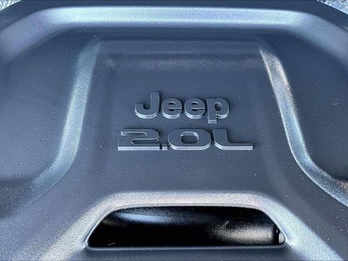 Used 2025 Jeep Wrangler Unlimited Sahara w/ Safety Group AWD/4WD image 31