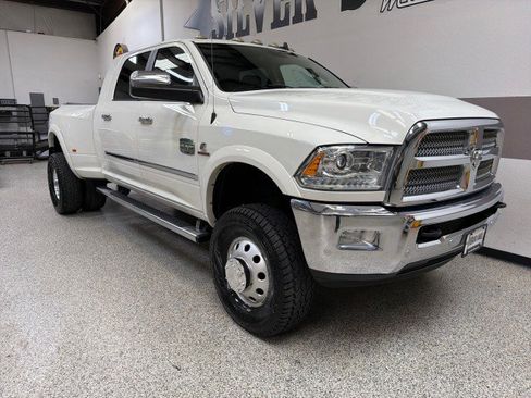 Used 2017 RAM 3500 Laramie Longhorn image 32