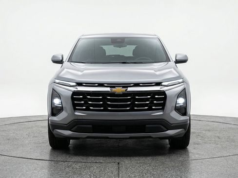 Used 2025 Chevrolet Equinox LT FWD image 2