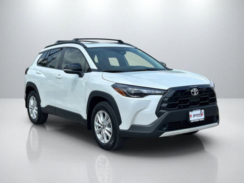 Used 2026 Toyota Corolla Cross LE w/ Moonroof Package FWD image 3