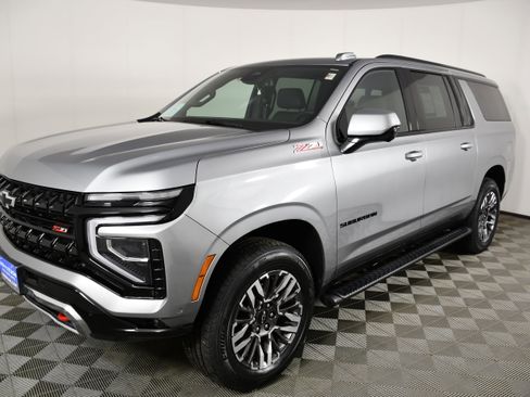 Used 2025 Chevrolet Suburban Z71 AWD/4WD image 10