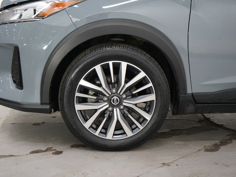 Used 2021 Nissan Kicks SV FWD image 27