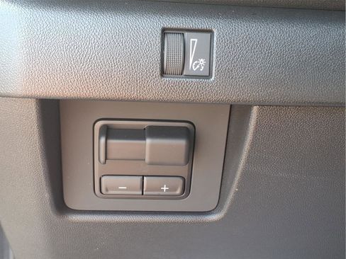 Used 2025 Chevrolet Colorado Trail Boss AWD/4WD image 17