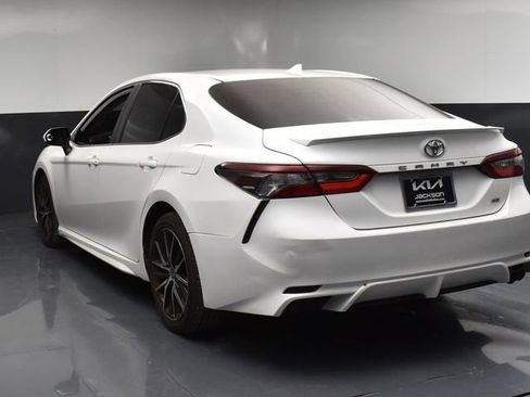 Used 2021 Toyota Camry SE image 6