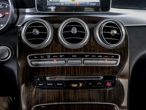 Used 2019 Mercedes-Benz GLC 300 image 27