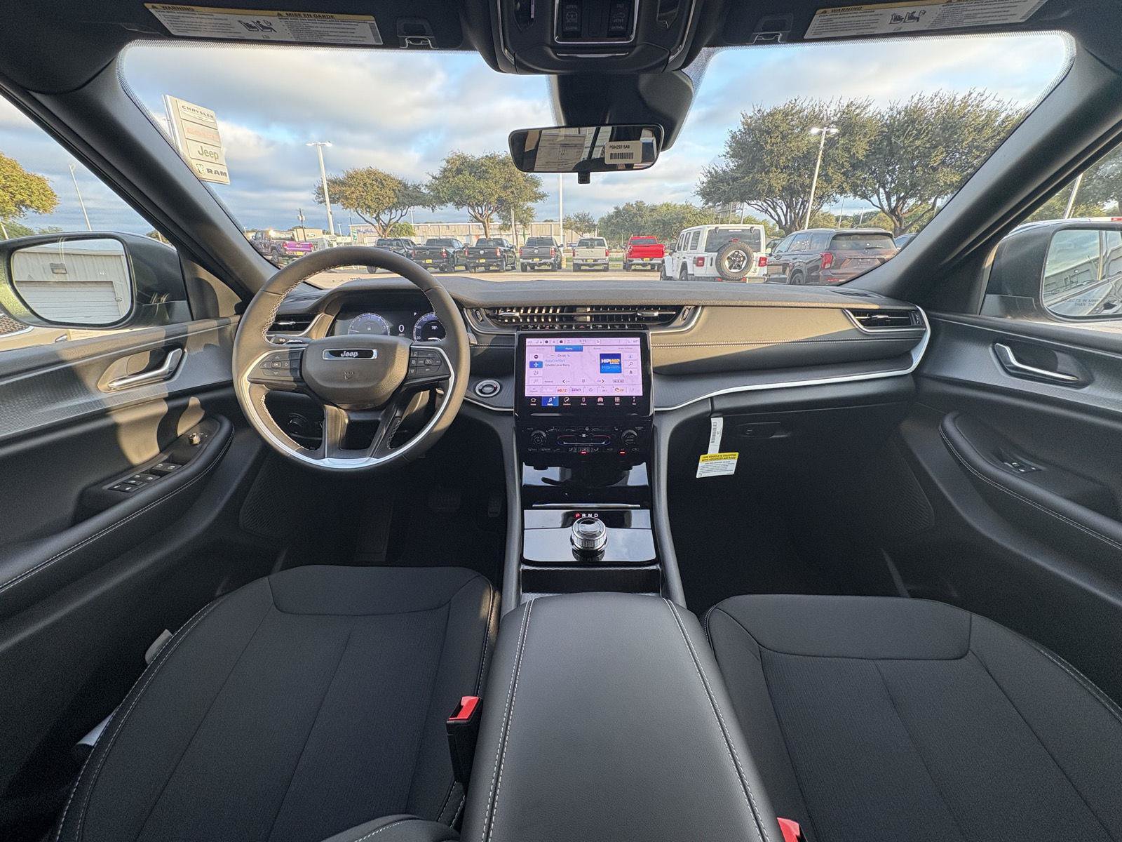 New 2027 Jeep Grand Cherokee Laredo X RWD image 17
