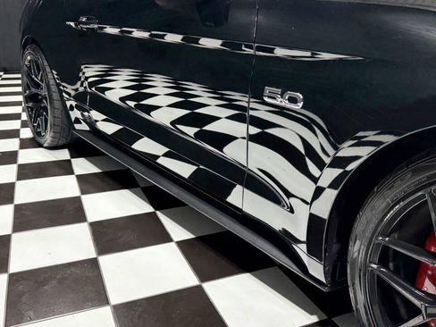 Used 2017 Ford Mustang GT Premium image 15