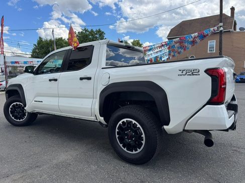 Used 2025 Toyota Tacoma TRD Off-Road AWD/4WD image 3