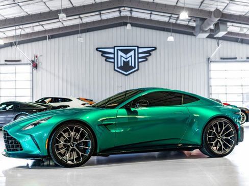 Used 2025 Aston Martin V8 Vantage Coupe RWD image 1