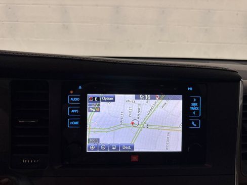 Used 2017 Toyota Sienna Limited FWD image 41