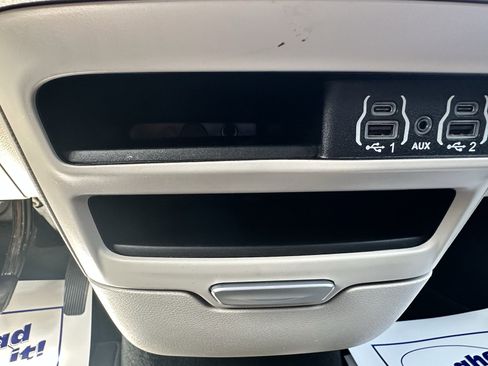Used 2024 Chrysler Pacifica Touring-L FWD image 20