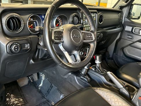 Used 2023 Jeep Gladiator Overland AWD/4WD image 4