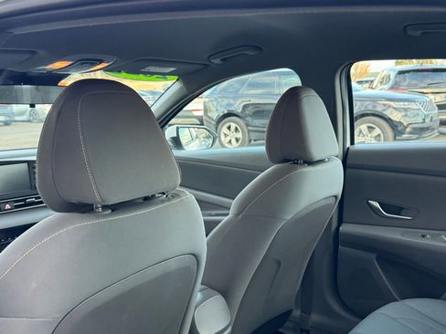 Used 2023 Hyundai Elantra SEL image 21