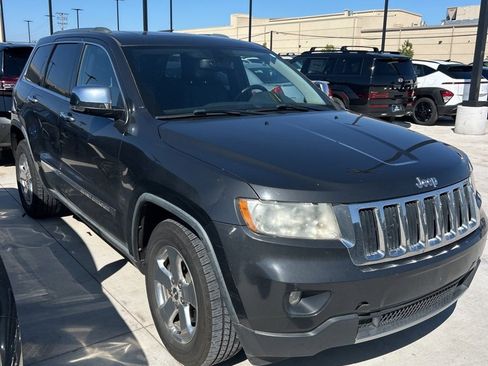 Used 2011 Jeep Grand Cherokee Limited image 3