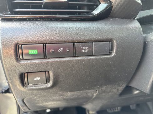 Used 2022 Nissan Sentra SV FWD image 12