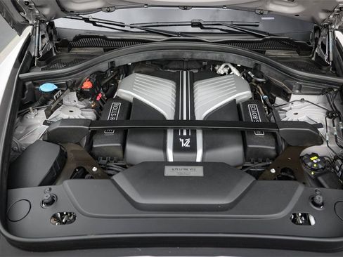 Used 2022 Rolls-Royce Cullinan w/ Dark Exterior Package image 19