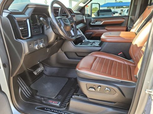 Used 2024 GMC Sierra 2500 Denali Ultimate AWD/4WD image 2