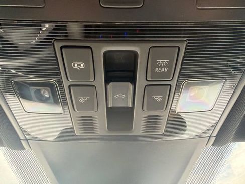 Used 2023 Volkswagen Tiguan SE R-Line FWD image 23