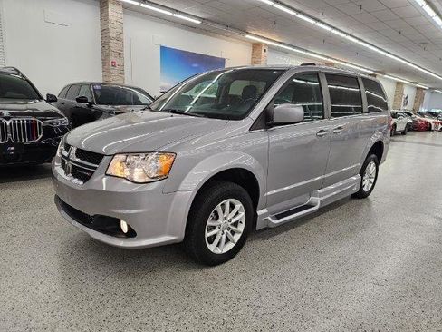 Used 2018 Dodge Grand Caravan SXT FWD image 1