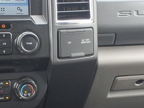 Used 2017 Ford F250 XLT w/ XLT Premium Package AWD/4WD image 17
