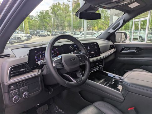 Used 2025 Chevrolet Suburban Z71 AWD/4WD image 14