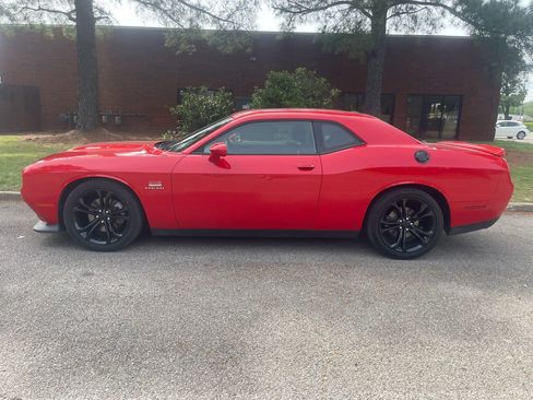 Used 2022 Dodge Challenger R/T image 2