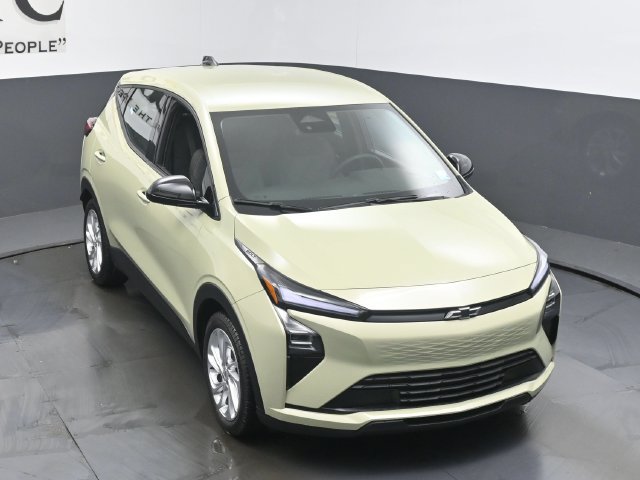 New 2027 Chevrolet Bolt LT w/ Comfort Package FWD image 26