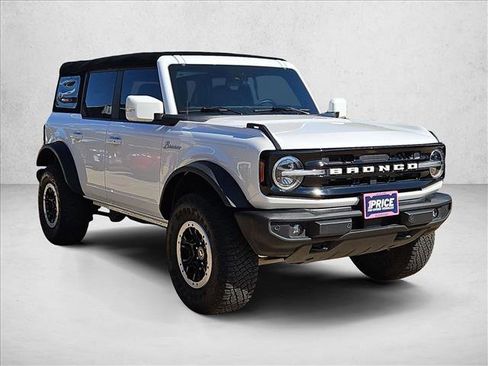 Used 2023 Ford Bronco Outer Banks w/ Sasquatch Package image 3
