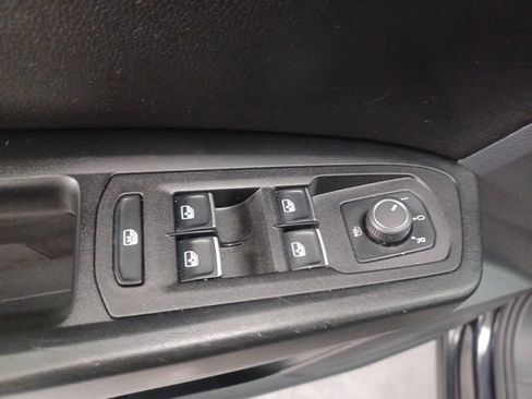 Used 2019 Volkswagen Atlas SEL FWD image 17