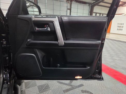 Used 2022 Toyota 4Runner SR5 Premium image 31