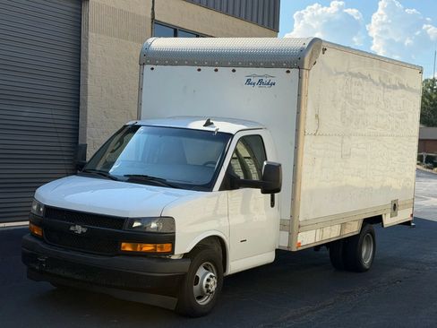 Used 2019 Chevrolet Express 3500 w/ Driver Convenience Package RWD image 2
