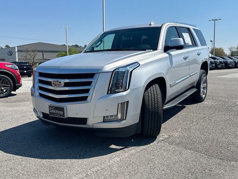 Used 2015 Cadillac Escalade Luxury AWD/4WD image 2