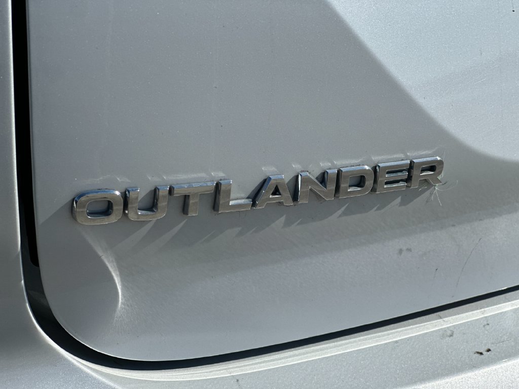 Used 2025 Mitsubishi Outlander SE FWD image 29